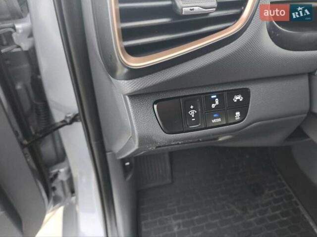 Сірий Хендай Ioniq, об'ємом двигуна 0 л та пробігом 106 тис. км за 12018 $, фото 18 на Automoto.ua