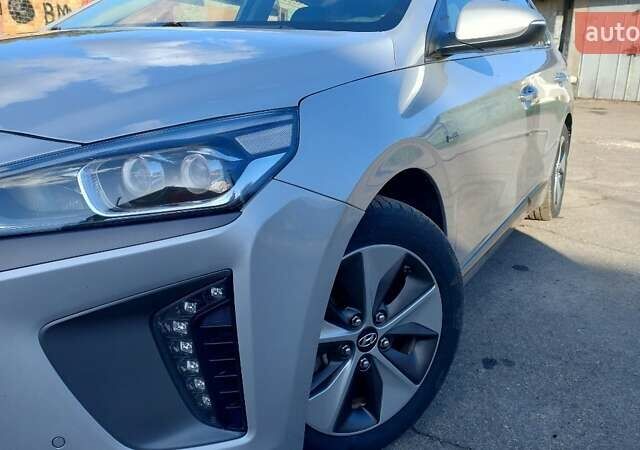 Серый Хендай Ioniq, объемом двигателя 0 л и пробегом 111 тыс. км за 14800 $, фото 9 на Automoto.ua