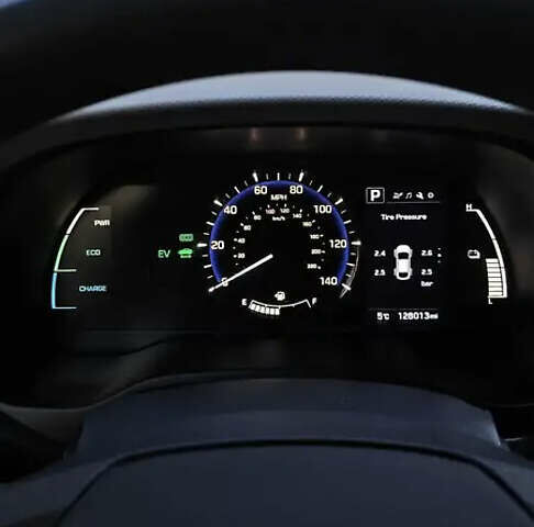 Серый Хендай Ioniq, объемом двигателя 1.58 л и пробегом 210 тыс. км за 11700 $, фото 12 на Automoto.ua