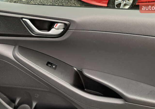 Серый Хендай Ioniq, объемом двигателя 0 л и пробегом 135 тыс. км за 12999 $, фото 56 на Automoto.ua