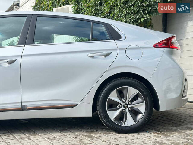 Сірий Хендай Ioniq, об'ємом двигуна 0 л та пробігом 33 тис. км за 13800 $, фото 13 на Automoto.ua