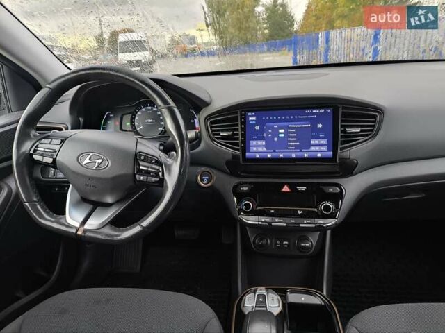 Сірий Хендай Ioniq, об'ємом двигуна 0 л та пробігом 106 тис. км за 12018 $, фото 39 на Automoto.ua