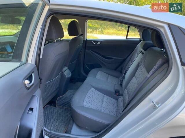Серый Хендай Ioniq, объемом двигателя 0 л и пробегом 132 тыс. км за 12500 $, фото 7 на Automoto.ua