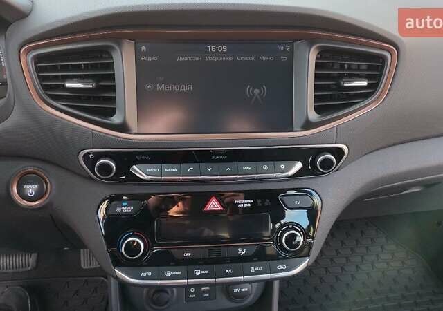 Серый Хендай Ioniq, объемом двигателя 0 л и пробегом 111 тыс. км за 14800 $, фото 32 на Automoto.ua