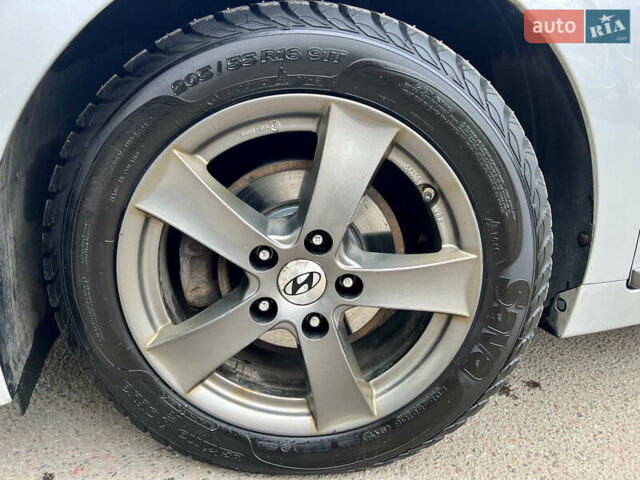 Серый Хендай Ioniq, объемом двигателя 0 л и пробегом 150 тыс. км за 12490 $, фото 18 на Automoto.ua
