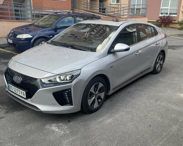 Серый Хендай Ioniq, объемом двигателя 0 л и пробегом 116 тыс. км за 13200 $, фото 1 на Automoto.ua