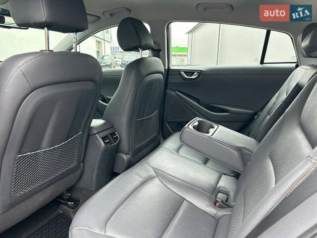 Сірий Хендай Ioniq, об'ємом двигуна 0 л та пробігом 78 тис. км за 13000 $, фото 10 на Automoto.ua