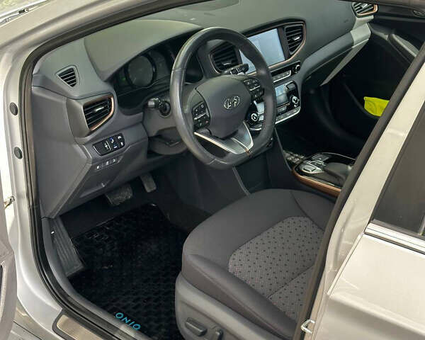 Сірий Хендай Ioniq, об'ємом двигуна 0 л та пробігом 33 тис. км за 13800 $, фото 29 на Automoto.ua