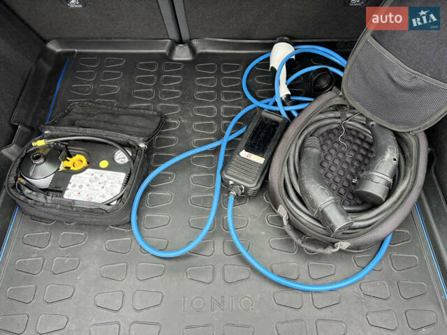 Серый Хендай Ioniq, объемом двигателя 0 л и пробегом 150 тыс. км за 12490 $, фото 43 на Automoto.ua