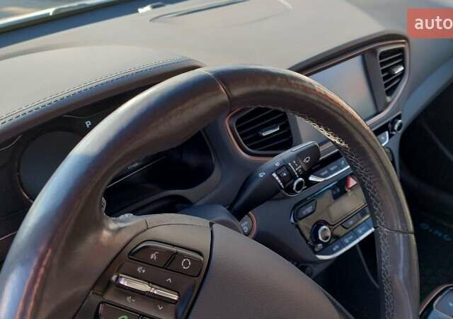 Серый Хендай Ioniq, объемом двигателя 0 л и пробегом 111 тыс. км за 14800 $, фото 24 на Automoto.ua