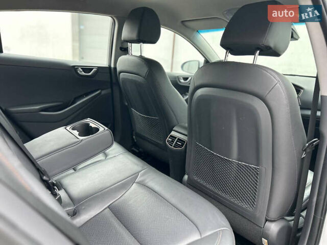 Сірий Хендай Ioniq, об'ємом двигуна 0 л та пробігом 78 тис. км за 13000 $, фото 11 на Automoto.ua