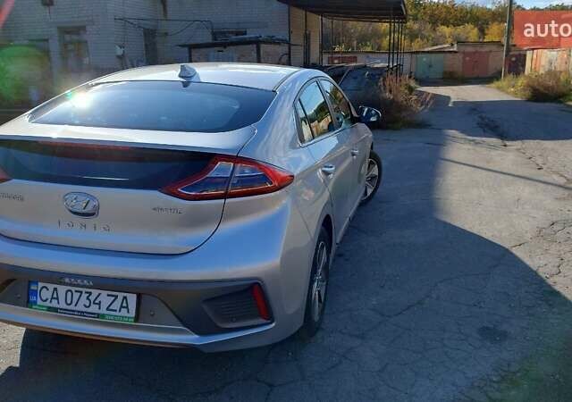 Серый Хендай Ioniq, объемом двигателя 0 л и пробегом 111 тыс. км за 14800 $, фото 57 на Automoto.ua