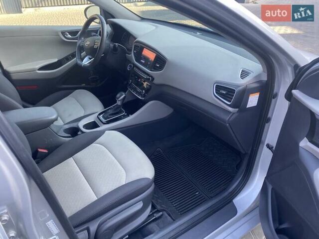Серый Хендай Ioniq, объемом двигателя 1.58 л и пробегом 166 тыс. км за 14500 $, фото 9 на Automoto.ua