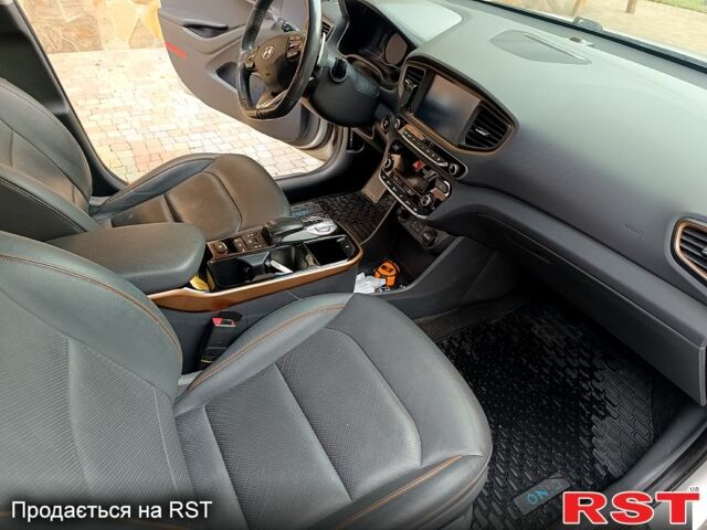 Серый Хендай Ioniq, объемом двигателя 0 л и пробегом 100 тыс. км за 14200 $, фото 4 на Automoto.ua