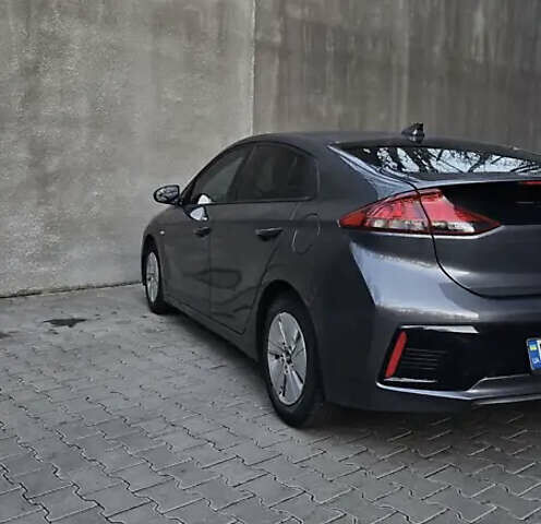 Серый Хендай Ioniq, объемом двигателя 1.58 л и пробегом 210 тыс. км за 11700 $, фото 5 на Automoto.ua