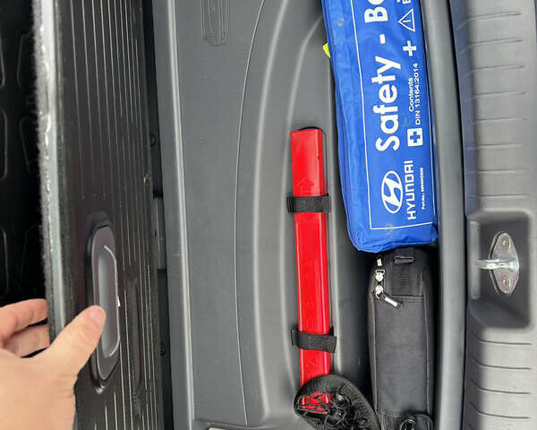 Серый Хендай Ioniq, объемом двигателя 0 л и пробегом 150 тыс. км за 12490 $, фото 42 на Automoto.ua