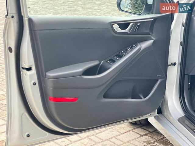 Сірий Хендай Ioniq, об'ємом двигуна 0 л та пробігом 33 тис. км за 13800 $, фото 43 на Automoto.ua