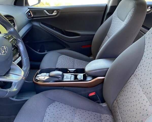 Серый Хендай Ioniq, объемом двигателя 0 л и пробегом 132 тыс. км за 12500 $, фото 10 на Automoto.ua