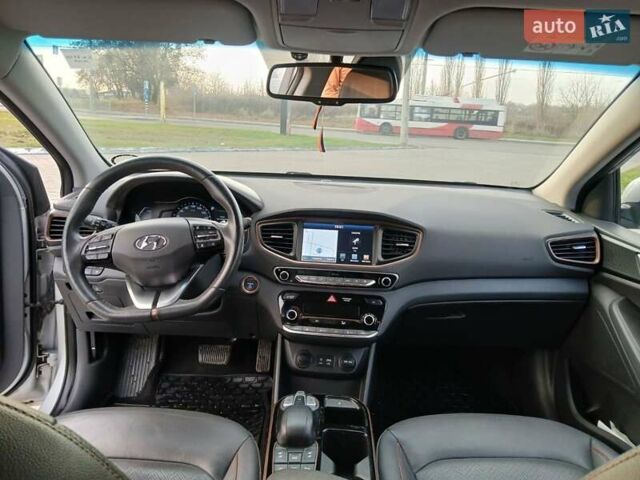 Серый Хендай Ioniq, объемом двигателя 0 л и пробегом 140 тыс. км за 12400 $, фото 13 на Automoto.ua