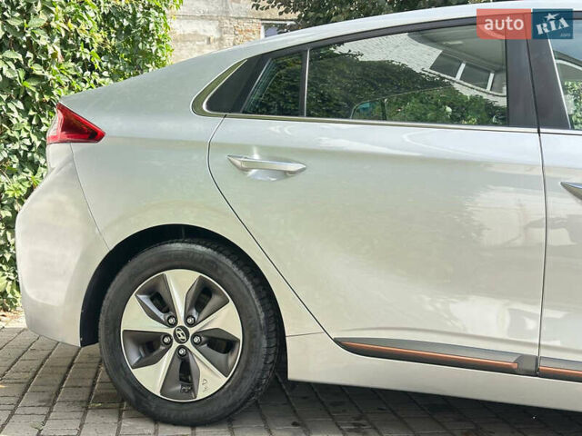 Сірий Хендай Ioniq, об'ємом двигуна 0 л та пробігом 33 тис. км за 13800 $, фото 5 на Automoto.ua