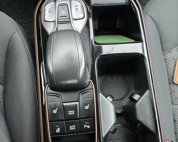 Сірий Хендай Ioniq, об'ємом двигуна 0 л та пробігом 106 тис. км за 12018 $, фото 53 на Automoto.ua