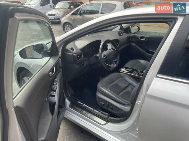 Серый Хендай Ioniq, объемом двигателя 0 л и пробегом 116 тыс. км за 13200 $, фото 6 на Automoto.ua