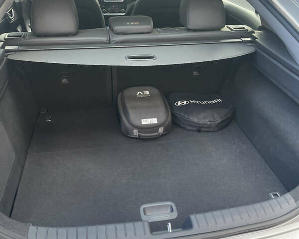 Серый Хендай Ioniq, объемом двигателя 0 л и пробегом 116 тыс. км за 13200 $, фото 10 на Automoto.ua