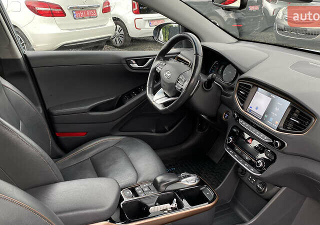 Серый Хендай Ioniq, объемом двигателя 0 л и пробегом 135 тыс. км за 12999 $, фото 41 на Automoto.ua