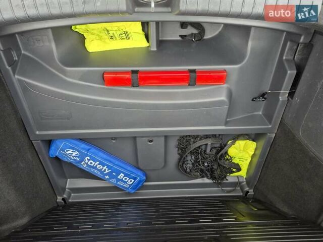 Серый Хендай Ioniq, объемом двигателя 0 л и пробегом 160 тыс. км за 14000 $, фото 11 на Automoto.ua