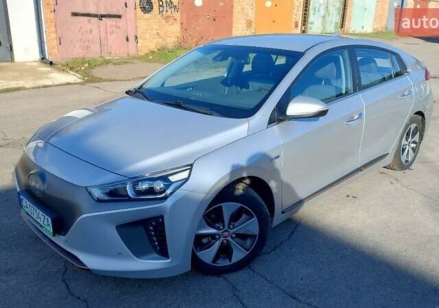 Серый Хендай Ioniq, объемом двигателя 0 л и пробегом 111 тыс. км за 14800 $, фото 1 на Automoto.ua