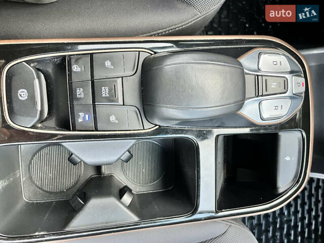 Сірий Хендай Ioniq, об'ємом двигуна 0 л та пробігом 135 тис. км за 12700 $, фото 24 на Automoto.ua