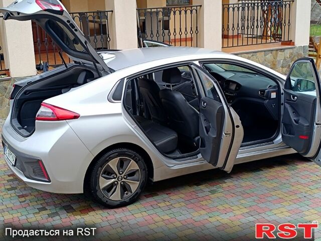 Серый Хендай Ioniq, объемом двигателя 0 л и пробегом 100 тыс. км за 14200 $, фото 1 на Automoto.ua