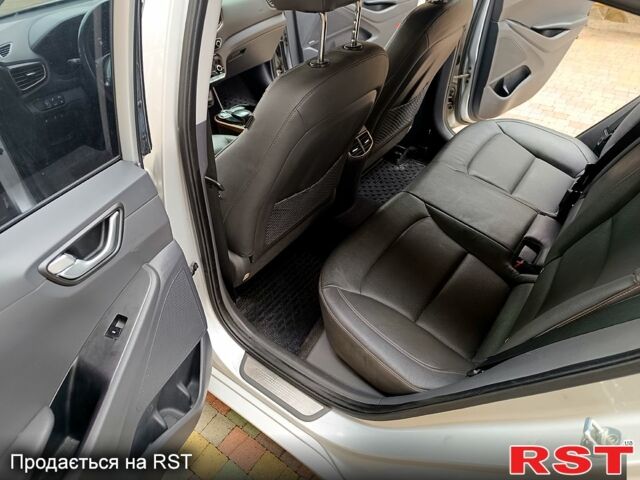 Серый Хендай Ioniq, объемом двигателя 0 л и пробегом 100 тыс. км за 14200 $, фото 6 на Automoto.ua