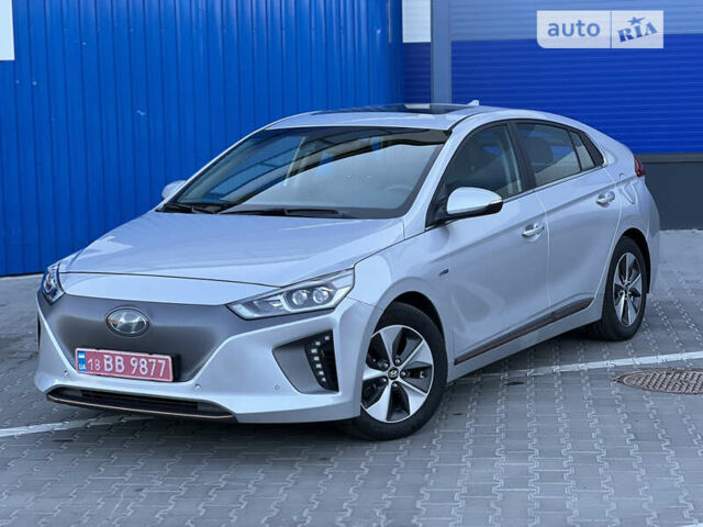 Сірий Хендай Ioniq, об'ємом двигуна 0 л та пробігом 44 тис. км за 16900 $, фото 8 на Automoto.ua