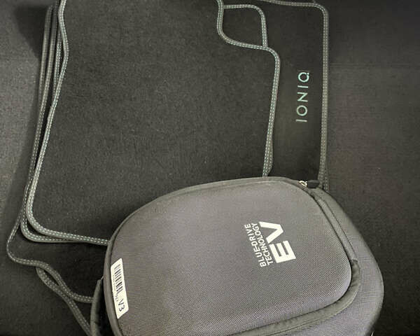 Серый Хендай Ioniq, объемом двигателя 0 л и пробегом 144 тыс. км за 12300 $, фото 13 на Automoto.ua