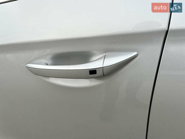 Сірий Хендай Ioniq, об'ємом двигуна 0 л та пробігом 135 тис. км за 12700 $, фото 18 на Automoto.ua