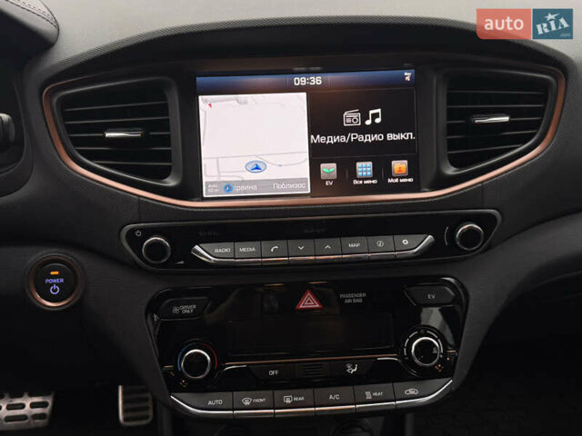 Серый Хендай Ioniq, объемом двигателя 0 л и пробегом 144 тыс. км за 11999 $, фото 18 на Automoto.ua