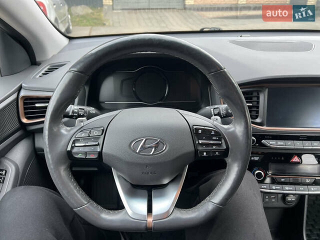 Серый Хендай Ioniq, объемом двигателя 0 л и пробегом 150 тыс. км за 12490 $, фото 38 на Automoto.ua