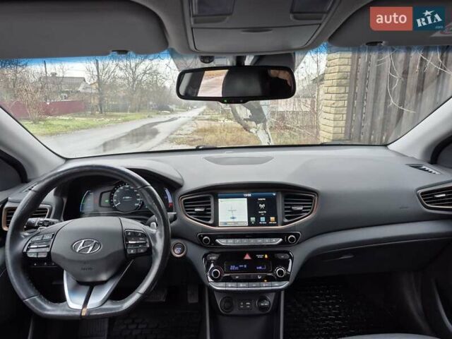 Серый Хендай Ioniq, объемом двигателя 0 л и пробегом 160 тыс. км за 14000 $, фото 6 на Automoto.ua