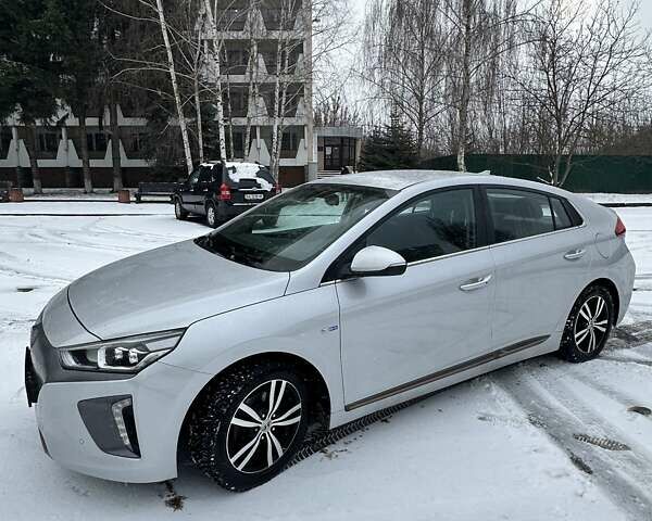 Серый Хендай Ioniq, объемом двигателя 0 л и пробегом 135 тыс. км за 13499 $, фото 2 на Automoto.ua