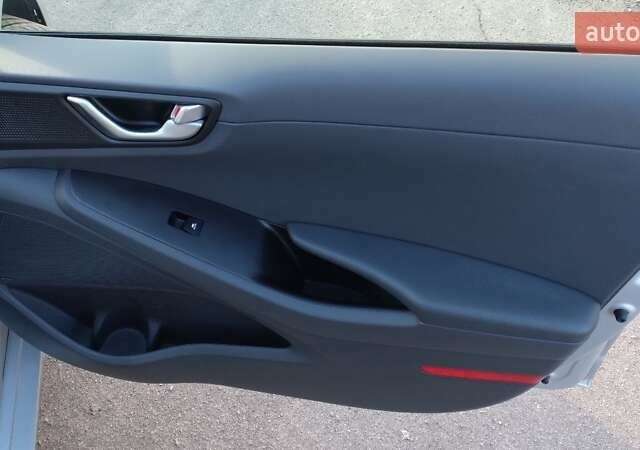 Серый Хендай Ioniq, объемом двигателя 0 л и пробегом 111 тыс. км за 14800 $, фото 19 на Automoto.ua
