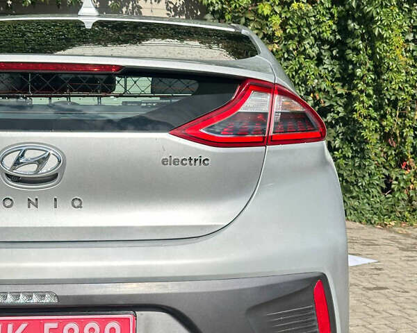 Сірий Хендай Ioniq, об'ємом двигуна 0 л та пробігом 33 тис. км за 13800 $, фото 6 на Automoto.ua