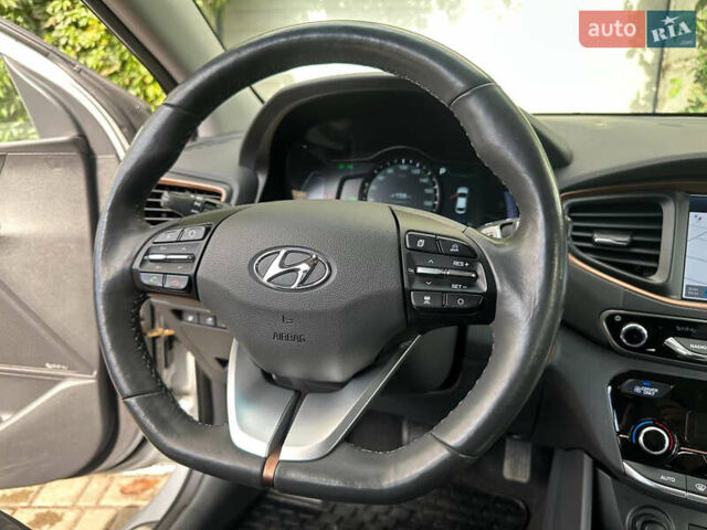 Сірий Хендай Ioniq, об'ємом двигуна 0 л та пробігом 33 тис. км за 13800 $, фото 32 на Automoto.ua