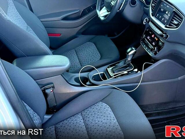 Сірий Хендай Ioniq, об'ємом двигуна 1.6 л та пробігом 220 тис. км за 12500 $, фото 5 на Automoto.ua