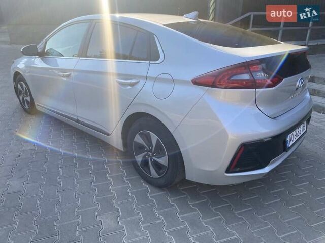 Серый Хендай Ioniq, объемом двигателя 1.58 л и пробегом 166 тыс. км за 14500 $, фото 2 на Automoto.ua