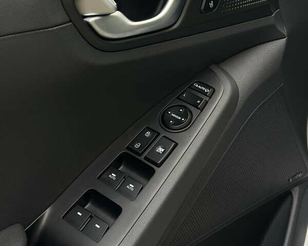 Сірий Хендай Ioniq, об'ємом двигуна 0 л та пробігом 33 тис. км за 13800 $, фото 41 на Automoto.ua