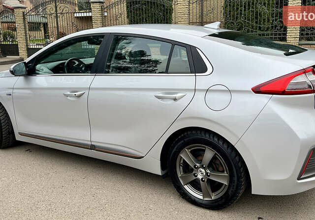 Серый Хендай Ioniq, объемом двигателя 0 л и пробегом 150 тыс. км за 12490 $, фото 9 на Automoto.ua