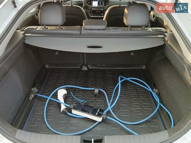 Серый Хендай Ioniq, объемом двигателя 0 л и пробегом 140 тыс. км за 12400 $, фото 10 на Automoto.ua