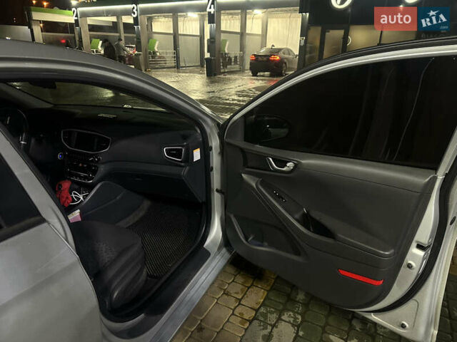 Сірий Хендай Ioniq, об'ємом двигуна 1.58 л та пробігом 174 тис. км за 11900 $, фото 9 на Automoto.ua