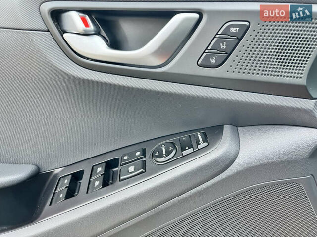 Сірий Хендай Ioniq, об'ємом двигуна 0 л та пробігом 135 тис. км за 12700 $, фото 20 на Automoto.ua